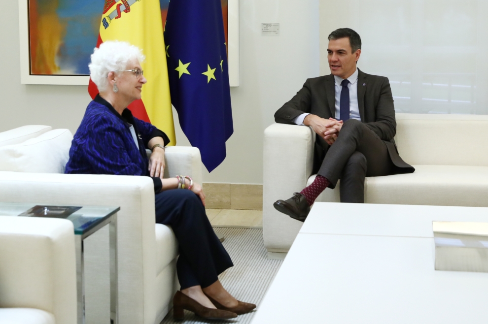 El presidente del Gobierno en funciones, Pedro Sánchez, durante su reunión con la embajadora de Israel en España y Andorra, Rodica Radian-Gordon