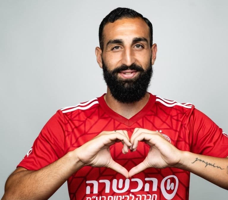 José Rodríguez, exfutbolista del Real Madrid en Israel: «Mi mujer y yo estamos dispuestos a ponernos en primera línea de batalla»