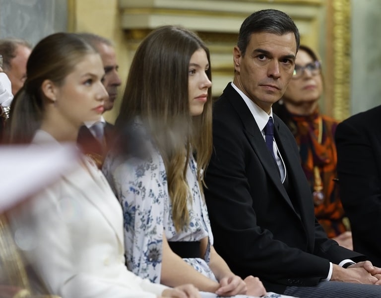 El PP acusa a Sánchez de usar a la Princesa "para tapar la foto con Puigdemont"