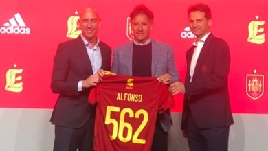 Alfonso critica a las futbolistas españolas y a Guardiola por haber vestido la camiseta de la Selección