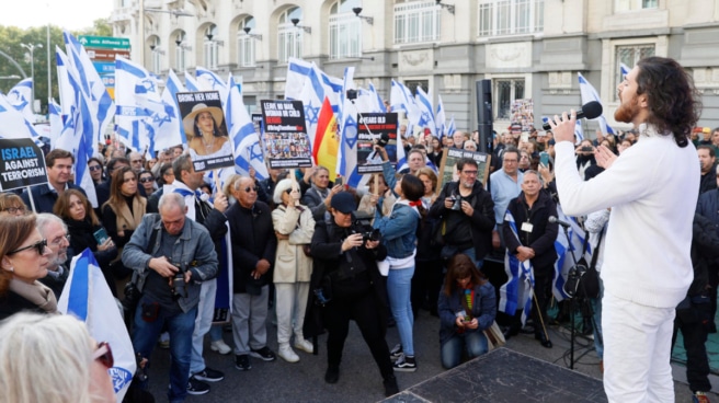 Concentración este domingo en la Carrera de San Jerónimo de Madrid por la liberación de los secuestrados por Hamás. Concentración este domingo en la Carrera de San Jerónimo de Madrid por la liberación de los secuestrados por Hamás.