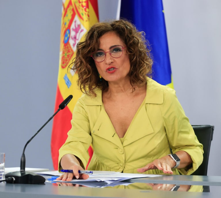 El Gobierno aprueba una subida salarial para los funcionarios de 180 euros al año de media