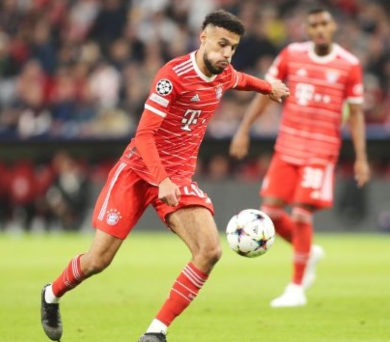 Piden la expulsión de Mazraoui del Bayern por su apoyo a Palestina