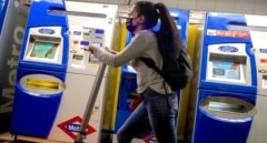 Madrid valora prohibir los patinetes eléctricos en el Metro tras explotar la batería de uno y cortar la circulación de la Línea 2