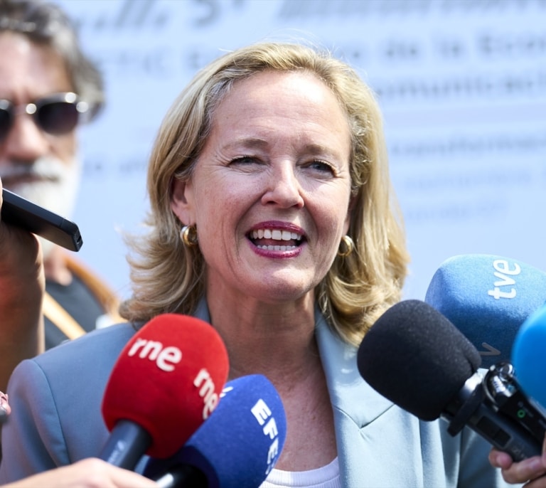 Calviño externaliza la atención al cliente para la compraventa de Letras del Tesoro