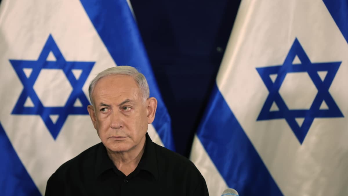 El primer ministro de Israel, Benjamín Netanyahu, asiste a una rueda de prensa en la base militar de Kirya, en Tel Aviv (Israel)