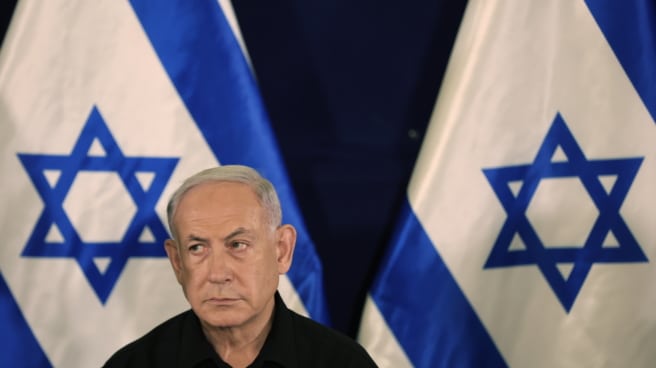 El primer ministro de Israel, Benjamín Netanyahu, asiste a una rueda de prensa en la base militar de Kirya, en Tel Aviv (Israel)