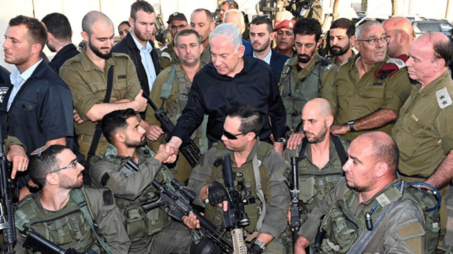El primer ministro israelí Benjamin Netanyahu durante una visita a la 98ª División del ejército, el pasado 12 de octubre.