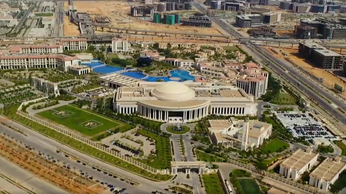 Una cumbre a la desesperada en la 'casa blanca' de la nueva capital de egipto