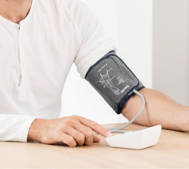 Los 10 mejores tensiómetros del 2024: Omron o Beurer ¿cuál comprar?