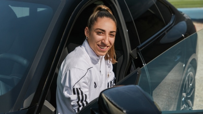 Olga Carmona con su nuevo coche Olga Carmona