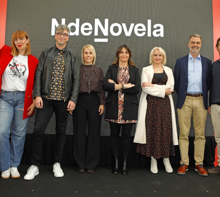 Desconocidos, comerciales y entretenidos: los autores del nuevo sello de Planeta