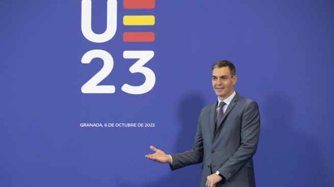 ... y dijo "amnistía" El presidente del Gobierno en funciones, Pedro Sánchez actúa como anfitrión en la reunión de los Veintisiete este viernes en Granada. La cumbre informal se produce en el marco de la presidencia española del Consejo de la UE con tres claves en la agenda: la ampliación a nuevos socios, la autonomía estratégica y la migración.