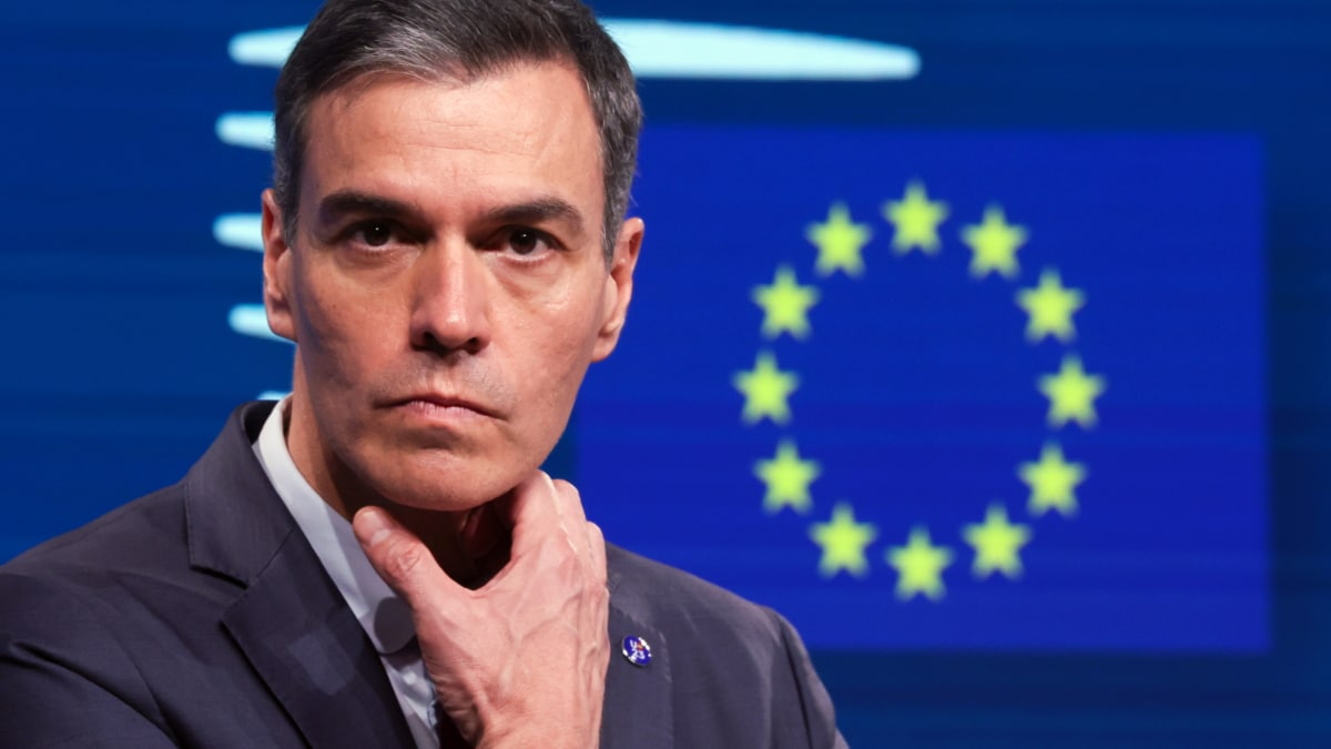 El presidente del Gobierno, Pedro Sánchez, durante una conferencia de prensa al final de la Cumbre Social Tripartita en Bruselas.