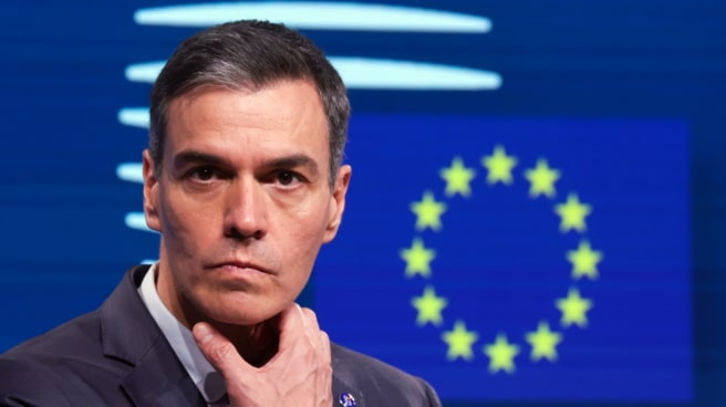 El presidente del Gobierno, Pedro Sánchez, durante una conferencia de prensa al final de la Cumbre Social Tripartita en Bruselas.. El presidente del Gobierno, Pedro Sánchez, durante una conferencia de prensa al final de la Cumbre Social Tripartita en Bruselas.