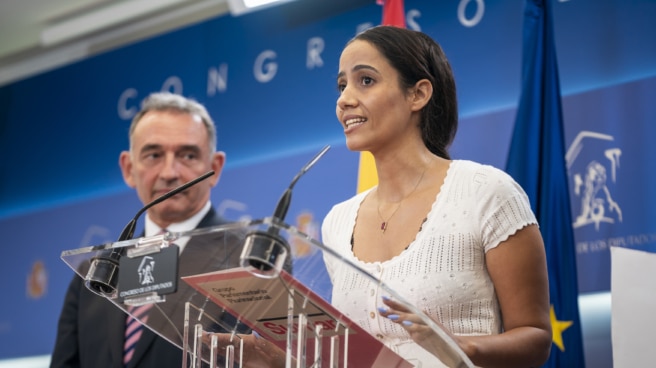 La diputada saharaui de Sumar, Tesh Dasi, justifica el ataque terrorista de Hamás contra Israel: "Hoy y siempre con Palestina" El portavoz de Izquierda Unida en el Congreso y diputado de Sumar, Enrique Santiago, y la diputada de Sumar Tesh Sidi ofrecen una rueda de prensa en el Congreso de los Diputados