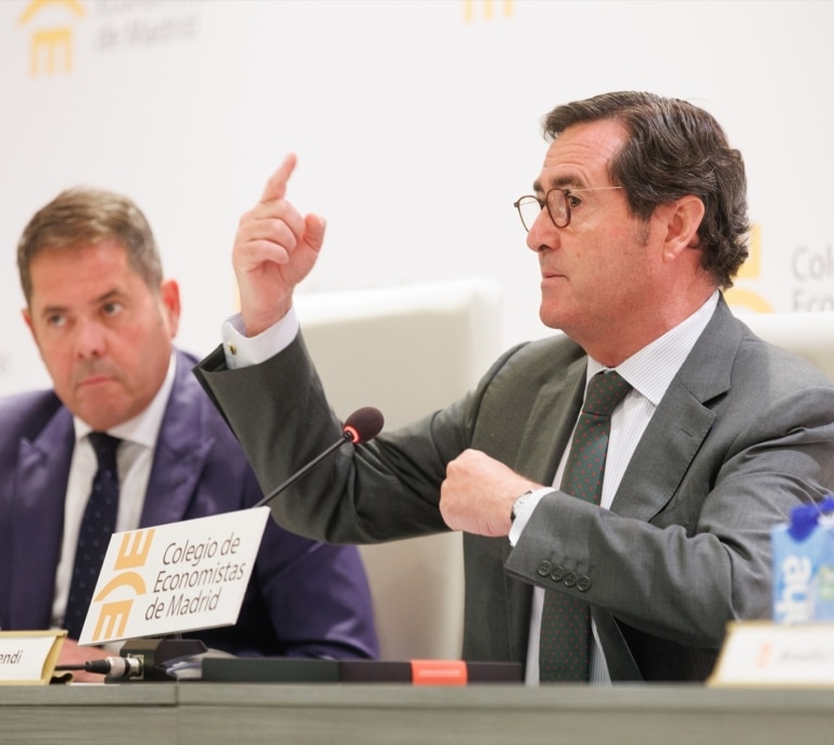 Los empresarios, en contra del acuerdo para reducir la jornada: "Es un atropello al papel constitucional de los agentes sociales"