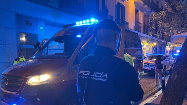 Policía y ambulancia en el Dos de Mayo Policía y ambulancia en el Dos de Mayo