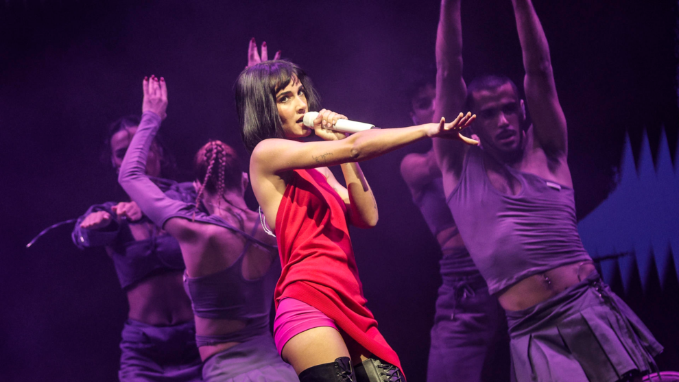 Aitana en su polémico baile sensual durante su concierto en Valencia, de su gira alpha tour