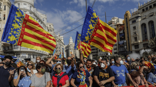 Qué se celebra el 9 de octubre en España Varios visitantes acuden a ver la Procesión Cívica con motivo del Día de la Comunidad Valenciana, que se celebra el 9 de octubre