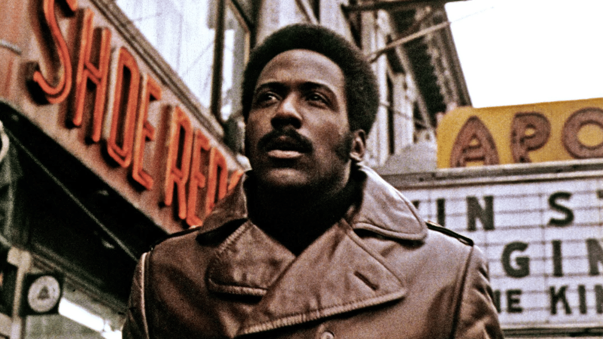 Richard Roundtree caracterizado como 'Shaft'.