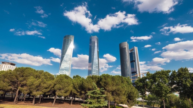 Más del 80% de las ciudades españolas incumple la obligatoriedad de adoptar planes de movilidad urbana sostenible Las cuatro torres de Madrid