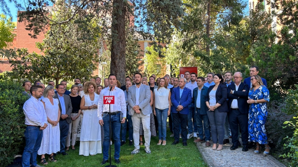 Javier Cendón, líder de los socialistas leoneses, durante el acto de apoyo de los secretarios provinciales del PSOE a Pedro Sánchez y a un Gobierno de "progreso y convivencia", en una imagen distribuida por Ferraz.