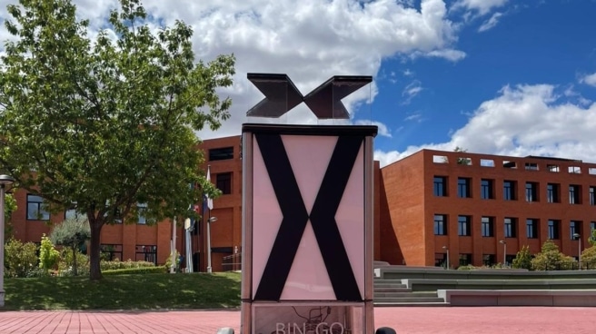 Estudiantes de la Universidad Alfonso X el Sabio crean un vehículo autónomo inteligente que mejorará la gestión del campus Estudiantes de la Universidad Alfonso X el Sabio crean un vehículo autónomo inteligente que mejorará la gestión del campus