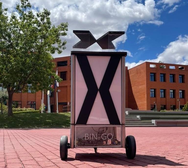 Estudiantes de la Universidad Alfonso X el Sabio crean un vehículo autónomo inteligente que mejorará la gestión del campus