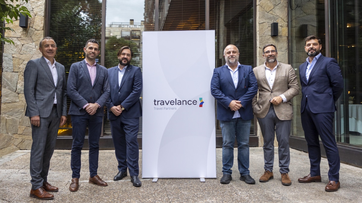 (De izquierda a derecha) Tomeu Bennasar, CEO de Travelance; Esteban Fernández, Head of Sales XLM and Retail Iberia; Eduard Bogatyr, Director General de TUI Iberia; Antonio Guerra, CEO de Luxotour; Alejandro de la Osa, CEO Europamundo y Omar Spezie, CEO de Guest Incoming.