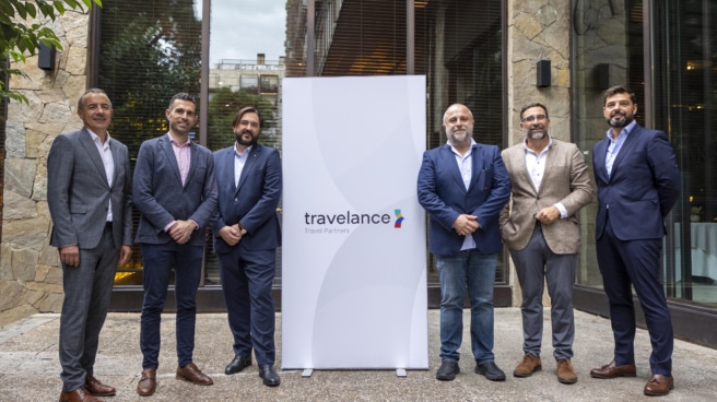 (De izquierda a derecha) Tomeu Bennasar, CEO de Travelance; Esteban Fernández, Head of Sales XLM and Retail Iberia; Eduard Bogatyr, Director General de TUI Iberia; Antonio Guerra, CEO de Luxotour; Alejandro de la Osa, CEO Europamundo y Omar Spezie, CEO de Guest Incoming. (De izquierda a derecha) Tomeu Bennasar, CEO de Travelance; Esteban Fernández, Head of Sales XLM and Retail Iberia; Eduard Bogatyr, Director General de TUI Iberia; Antonio Guerra, CEO de Luxotour; Alejandro de la Osa, CEO Europamundo y Omar Spezie, CEO de Guest Incoming.