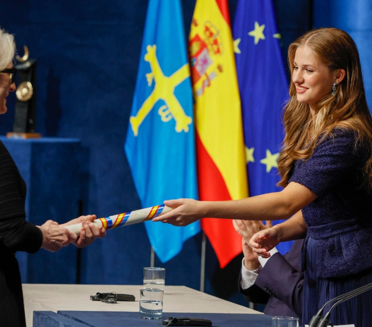 Quién es Moisés Nieto, el joven talento de la moda española autor del vestido de Leonor