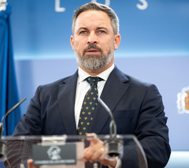 Vox usa la foto de Sánchez y Bildu para ahondar en su pugna con el PP: "Son responsables"