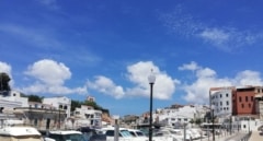 Localizan 50 fardos de droga flotando en el mar cerca Ciutadella