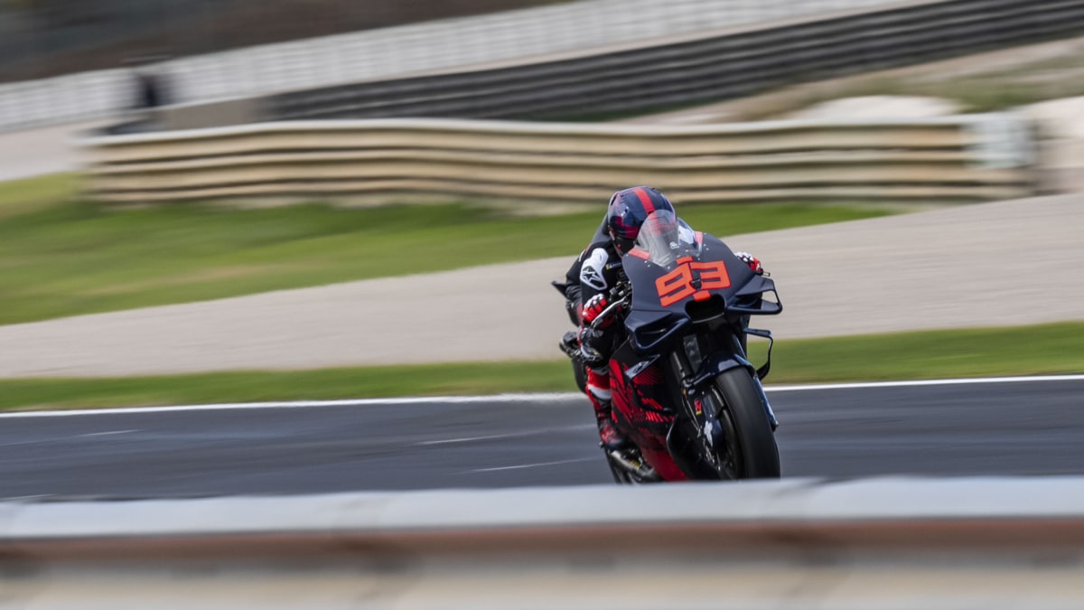 Marc Márquez, ya expiloto de Honda, en el circuito "Ricardo Tormo" de Cheste (Valencia) donde se estrena al manillar de una Ducati del equipo 'Gresini Racing'