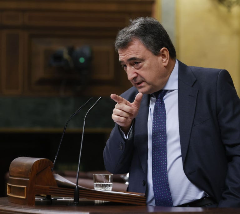 Esteban (PNV) advierte a Sánchez: "Mi máxima es 'espera lo mejor, prevé lo peor'"
