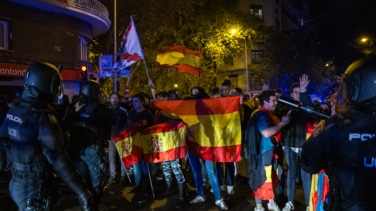 La Policía revisa las imágenes de los medios de comunicación para identificar a los ultras de Ferraz