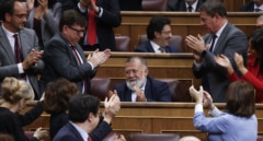 Lanzan un huevo al diputado socialista Herminio Sancho mientras desayunaba cerca del Congreso