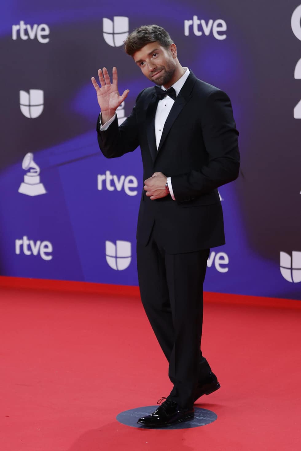 El cantante Pablo Alborán posa en los Grammy Latinos