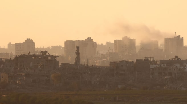 Humo en la parte norte de la ciudad de Gaza