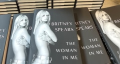 Apego, adicciones y depresión postparto: el libro de Britney Spears a ojos de un psicólogo