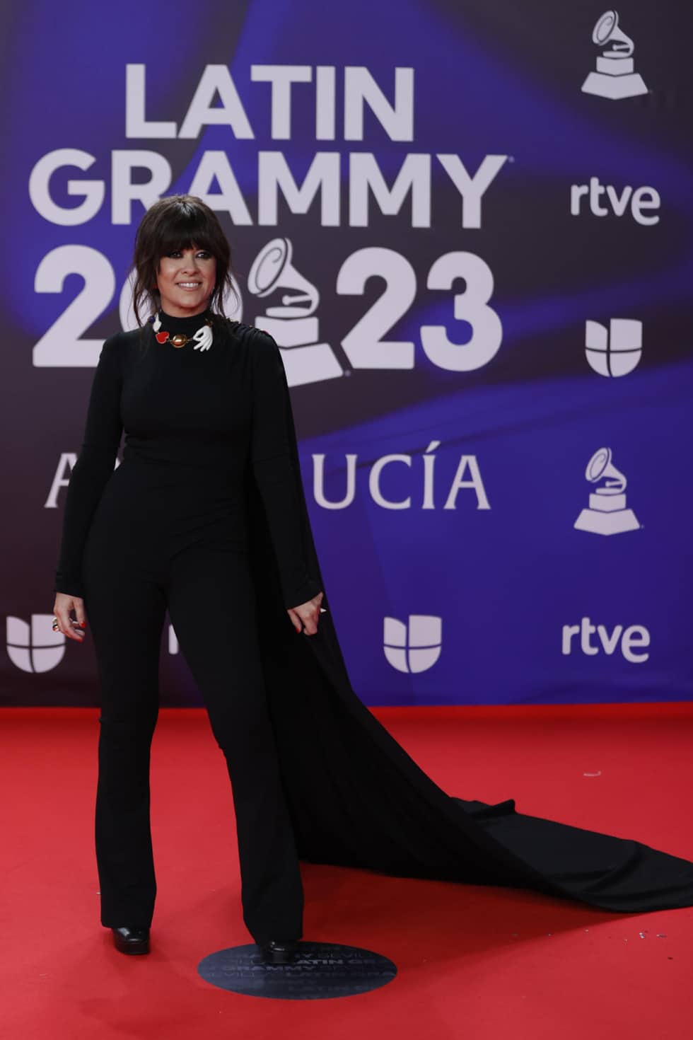 La cantante española Vanessa Martín en la alfombra roja de los Grammy Latinos