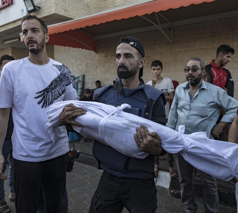 El colapso de Gaza: amputaciones sin anestesia, pacientes desconectados de respiradores y riesgo de epidemias