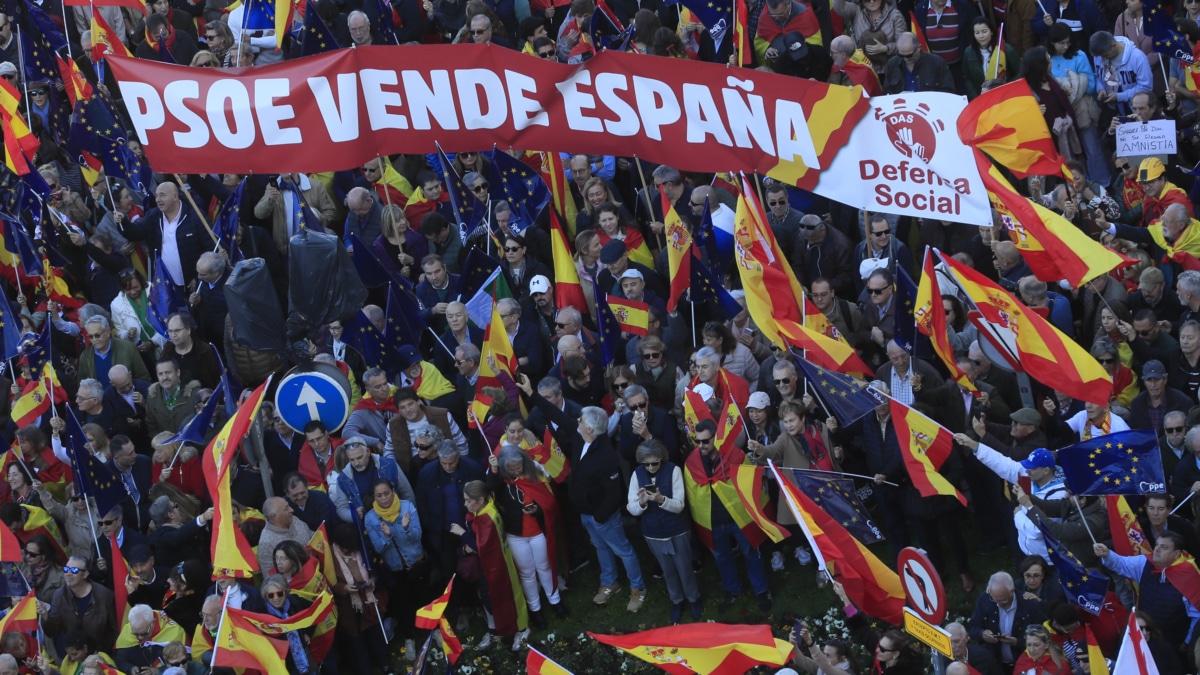 Manifestación en Cibeles contra la amnistía.