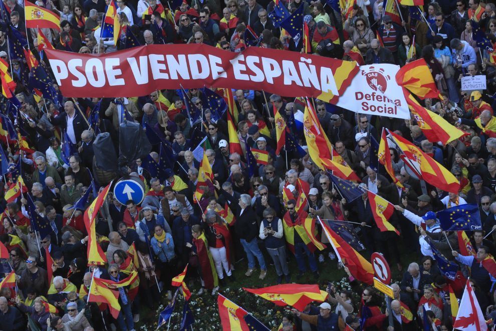 Manifestación en Cibeles contra la amnistía.