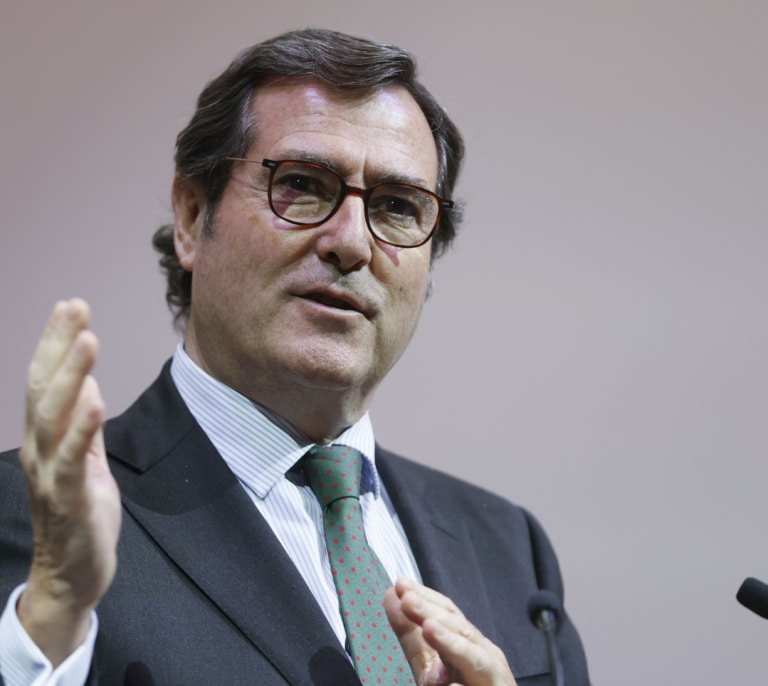 La CEOE propone subir el salario mínimo 32 euros, hasta los 1.112,4 al mes