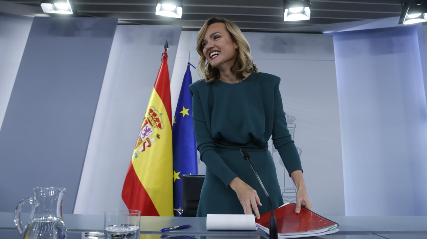 MADRID, 21/02/2023.- La portavoz del Gobierno y ministra de Educación, Formación Profesional y Deportes, Pilar Alegría, durante la rueda de prensa posterior a la reunión del primer Consejo de Ministros del nuevo Gobierno de Pedro Sánchez, este miércoles en Moncloa. EFE/Juan Carlos Hidalgo