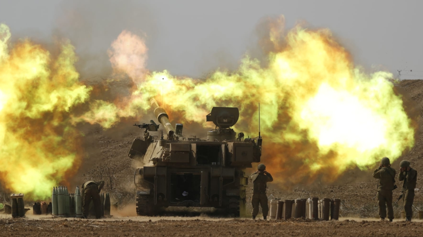 La artillería israelí ataca Gaza.