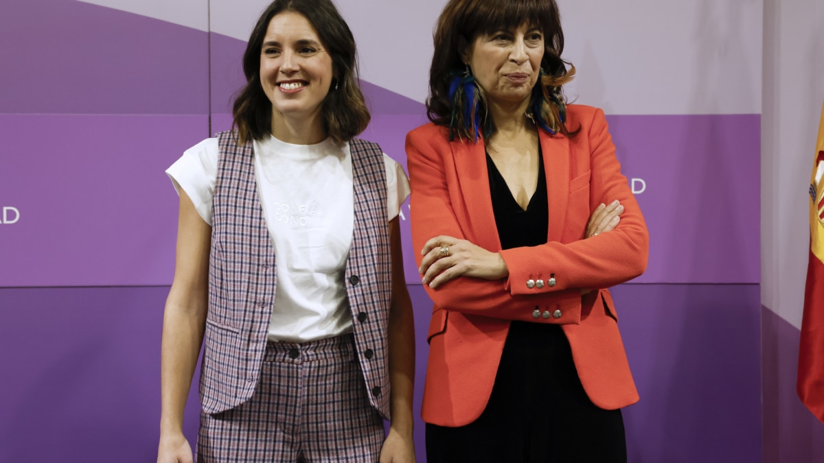 Irene Montero y Ana Redondo, en el traspaso de la cartera de Igualdad.