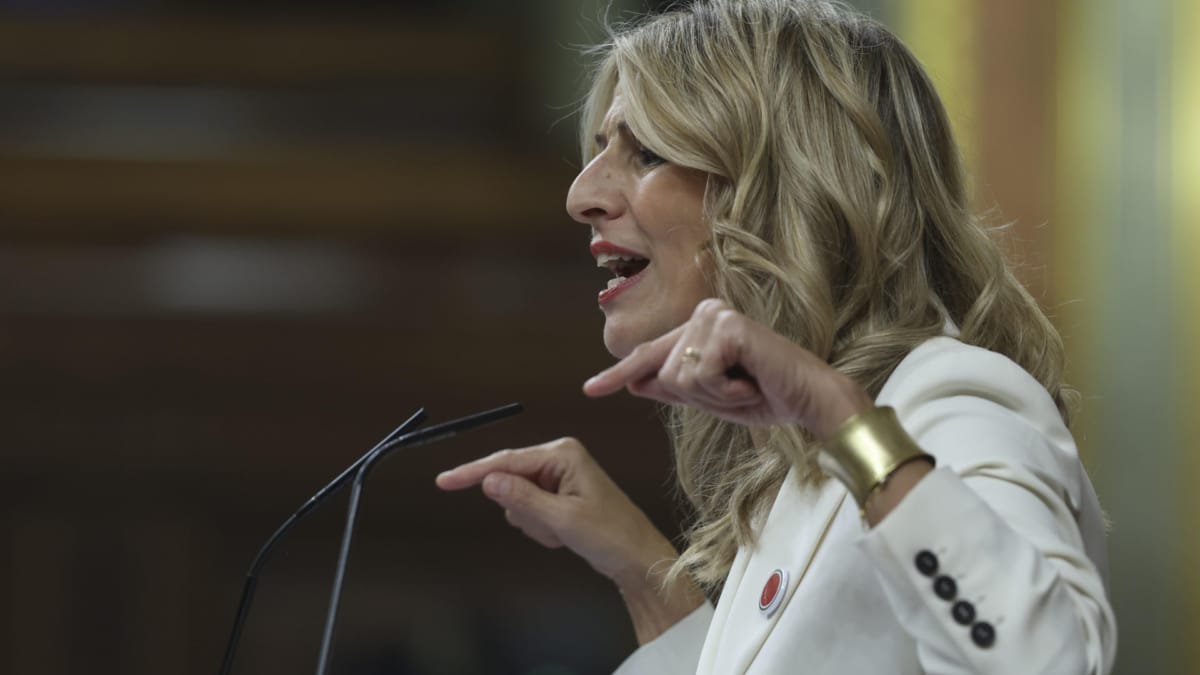 La vicepresidenta segunda y ministra de Trabajo y Economía Social en funciones, Yolanda Díaz, interviene durante el primer día del debate de investidura.